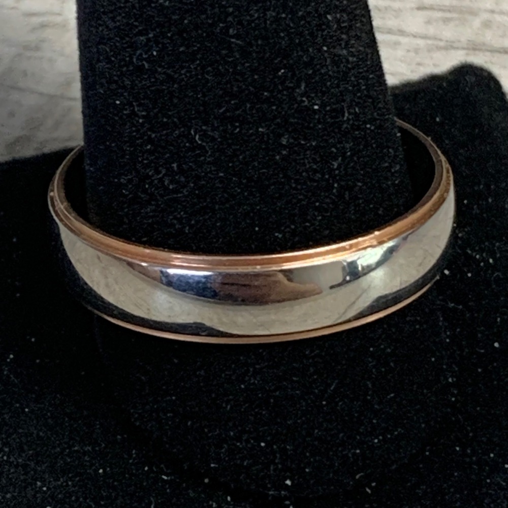Two Tone Silver and Rose Gold Step Edge Band Ring Size 14 4625